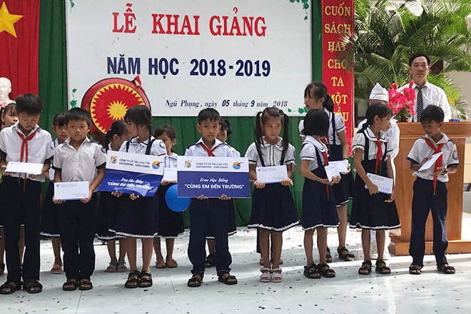 SUPERDONG TRAO HỌC BỔNG CHO HỌC SINH GIỎI VƯỢT KHÓ ĐẢO PHÚ QUÝ - Năm học 2018 - 2019