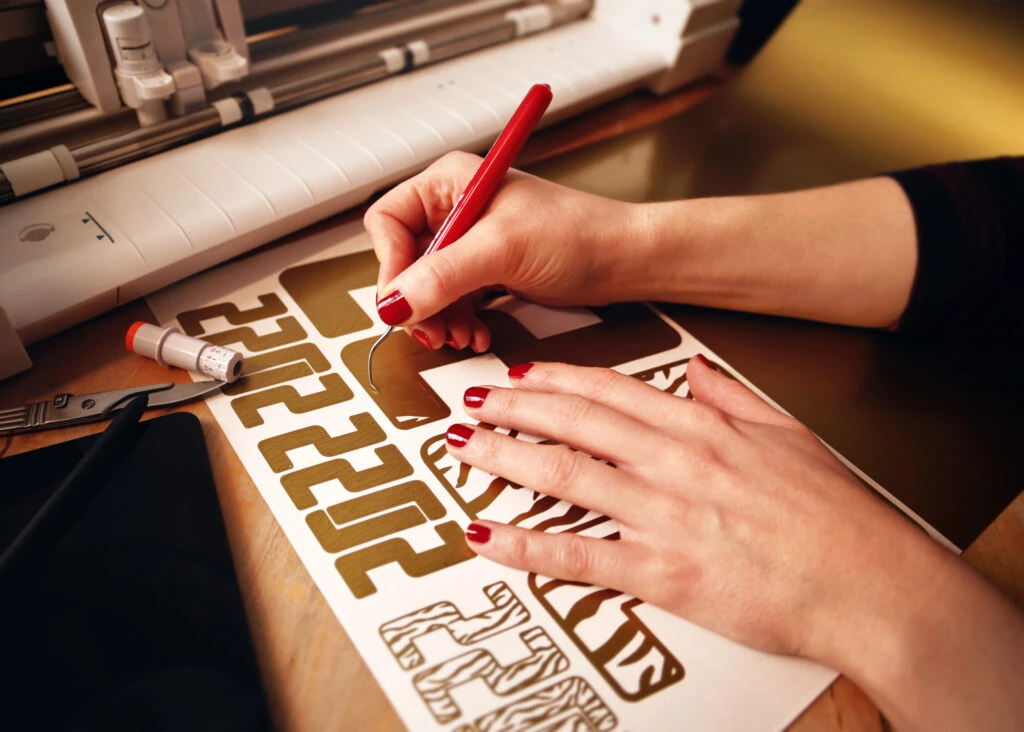 in-ao-thun-theo-yeu-cau-bang-cong-nghe-in-decal